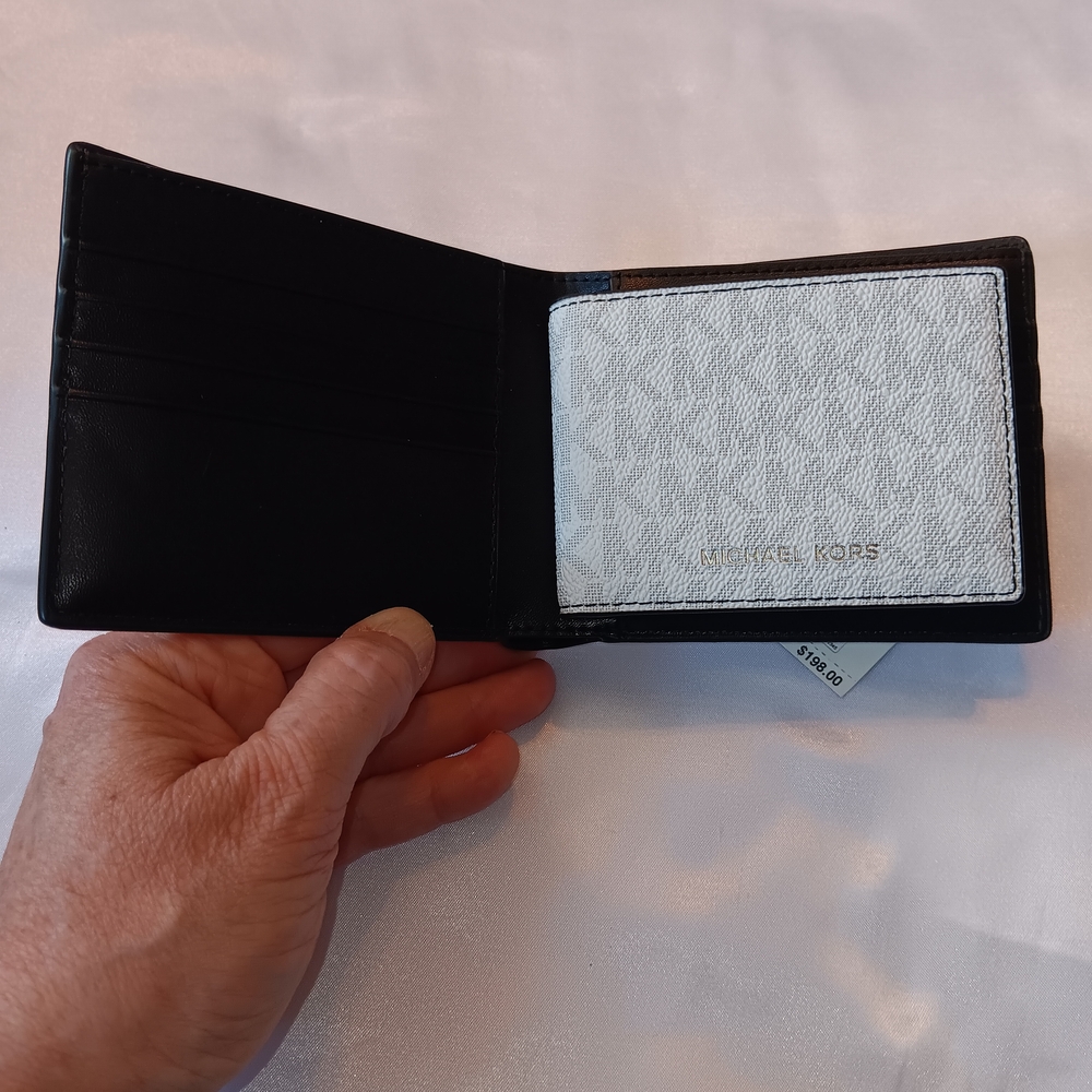 Michael Kors White and Black Wallet Set - Picture 2 of 8